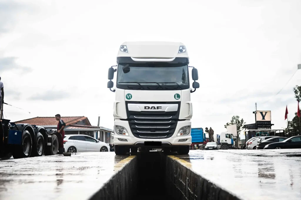 εξωτερικό πλύσιμο φορτηγών Velvet Truck Spa Ασπρόπυργος - νταλίκες σε πλύσιμο